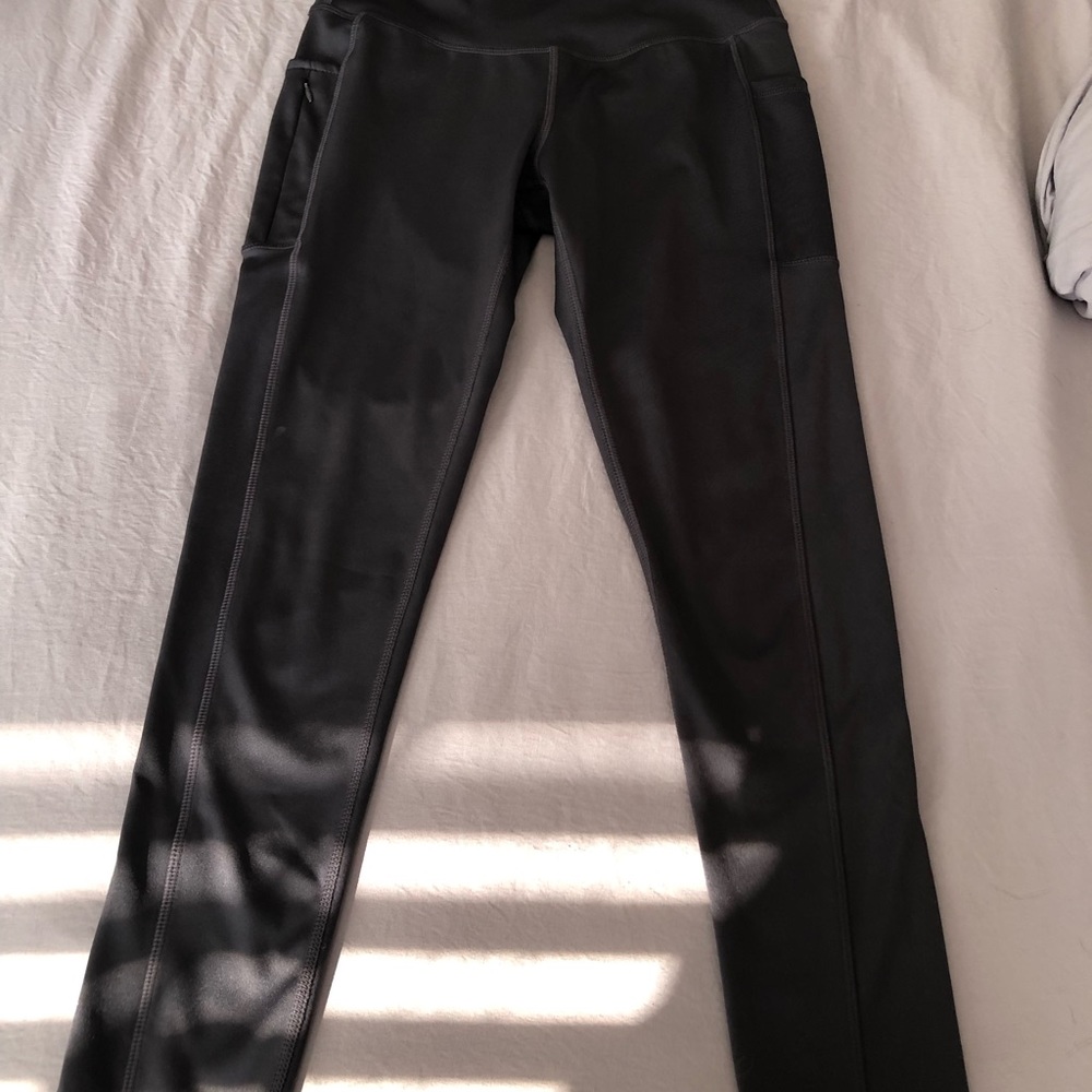 LegEnd workout pants with zip pockets. Size small fit more like an XS